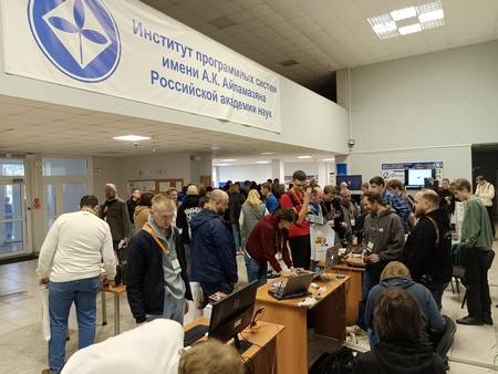 20 лет свободного обмена идеями и кодом: юбилейная конференция разработчиков СПО