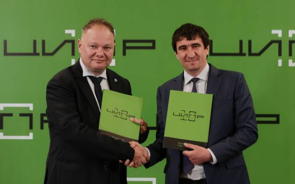 СЭД ТЕЗИС и РЕД СОФТ подписали соглашение о совместной работе с вузами на ЦИПР 2025