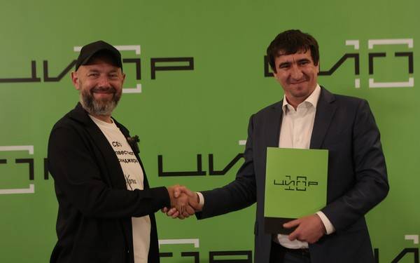 Компании «РЕД СОФТ» и «Анлимитед Продакшен» (eXpress) объявили о сотрудничестве на ЦИПР 2025