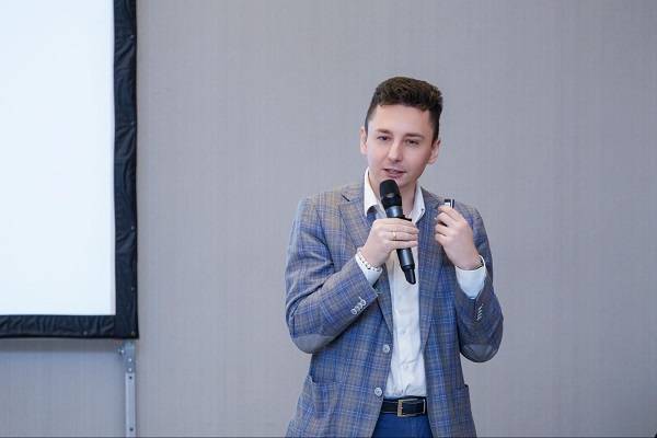 Эксперт MANGO OFFICE Антон Бут выступил на конференции TAdviser «Унифицированные коммуникации 2025»