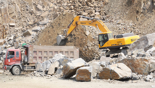 Почему большие экскаваторы необходимы для горнодобывающих проектов